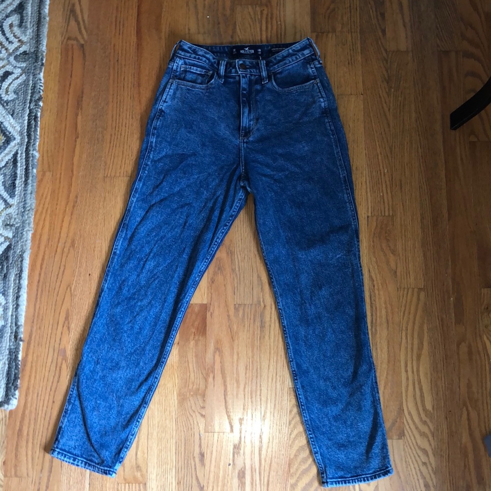 Hollister Ultra High-Rise Mom Jean